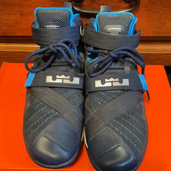 Lebron James basketball shoes - Picture 5 of 5